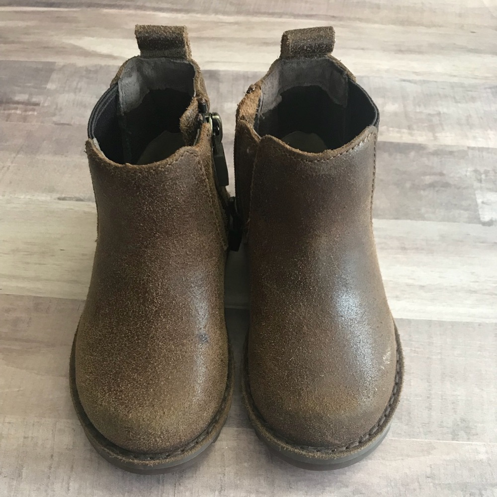 Ugg toddler boots size 6